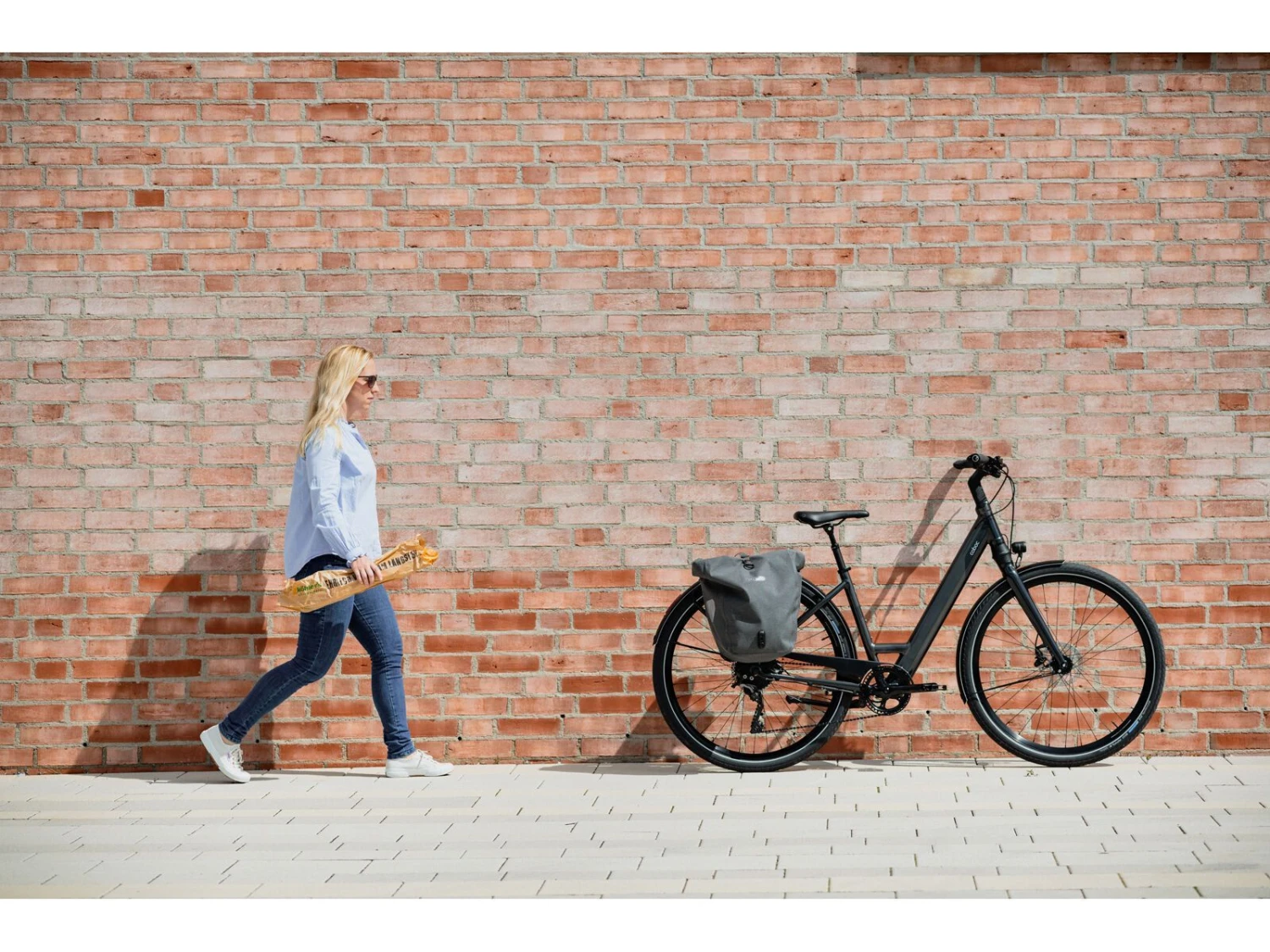 Coboc Kallio CMF, District Red/rooftop Red, Gloss 5 Coboc Kallio CMF, District Red/rooftop Red, Gloss – Bild 5