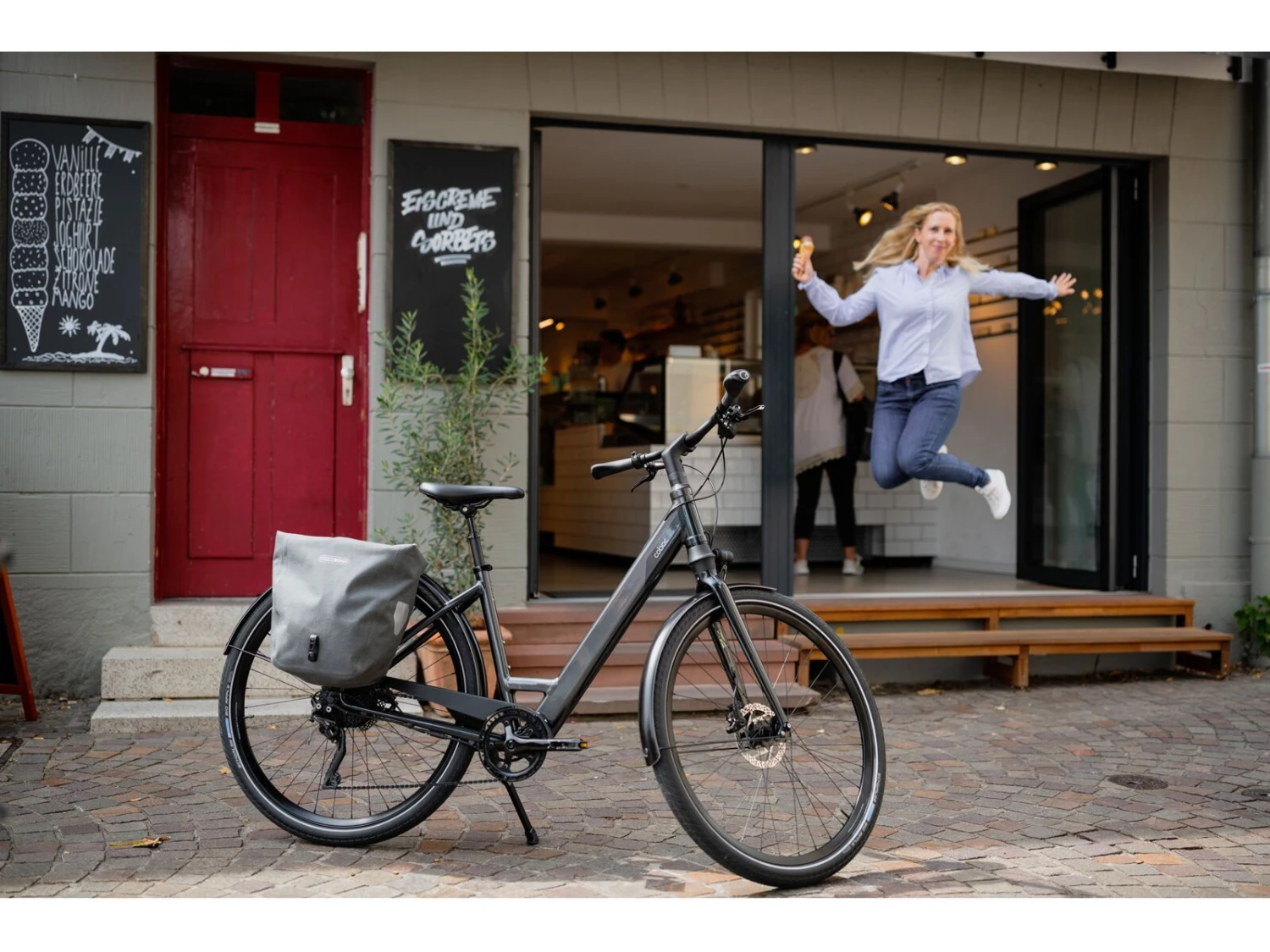 Coboc Kallio CMF, District Red/rooftop Red, Gloss 6 Coboc Kallio CMF, District Red/rooftop Red, Gloss – Bild 6